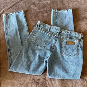 Wrangler Medium Wash Straight 33x32 Denim Jeans